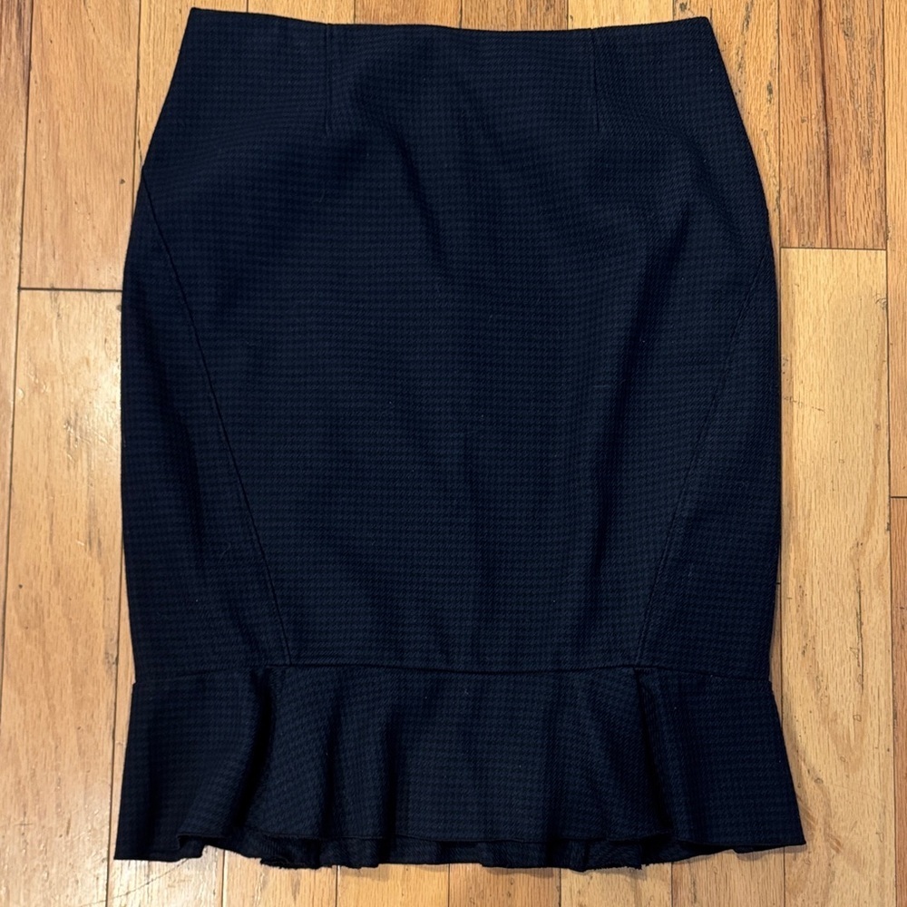 White House Black Market | Houndstooth Black/Navy Flared Pencil Skirt | size 6
